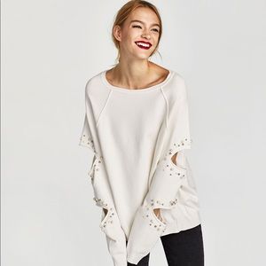 Sweatshirt with slits and faux pearls